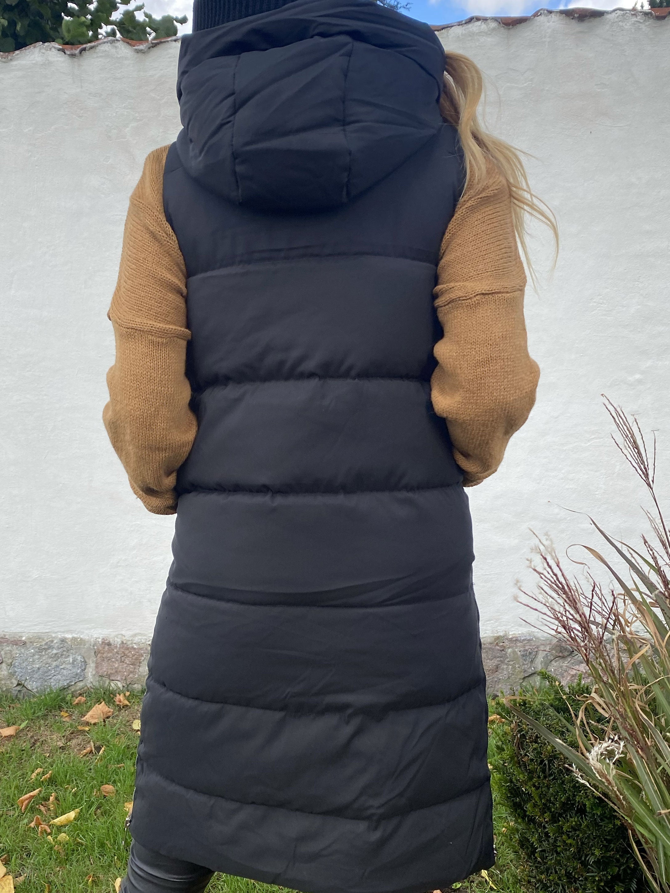 Xenia - Lang dynevest med hætte